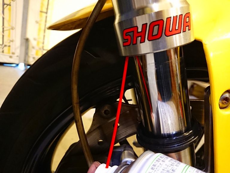 【シリコンスプレーシリコングリス】フロントフォークオイル漏れ防止メンテナンス okoblo