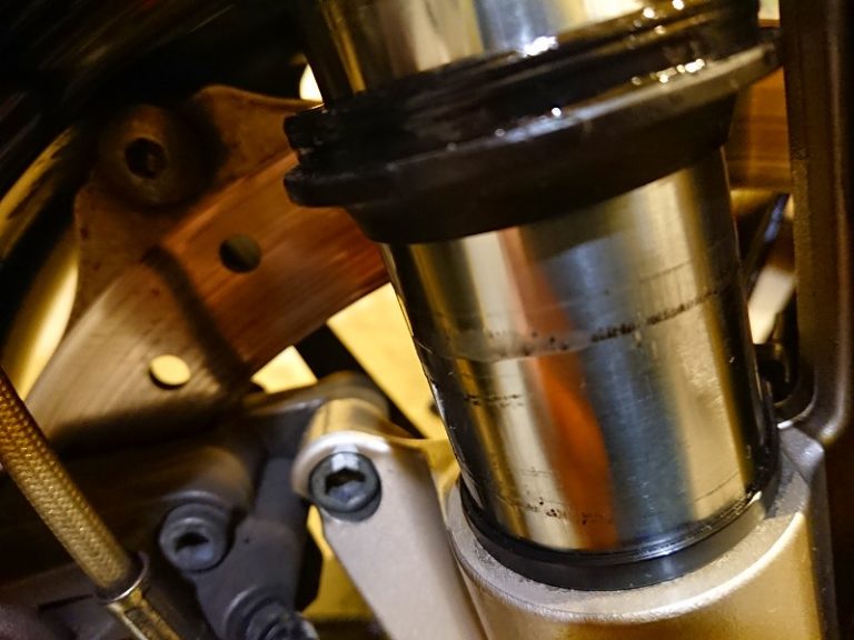 【シリコンスプレーシリコングリス】フロントフォークオイル漏れ防止メンテナンス okoblo